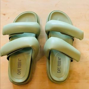 BRAND NEW, STILL IN BOX BUBBLE SANDALS